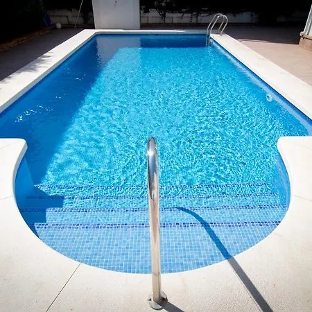 Villa In Center With Pool And Close Beach