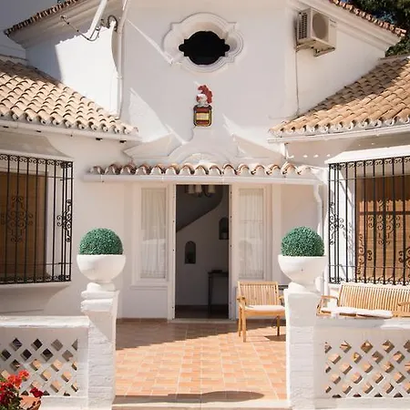 Villa In Center With Pool And Close Beach *