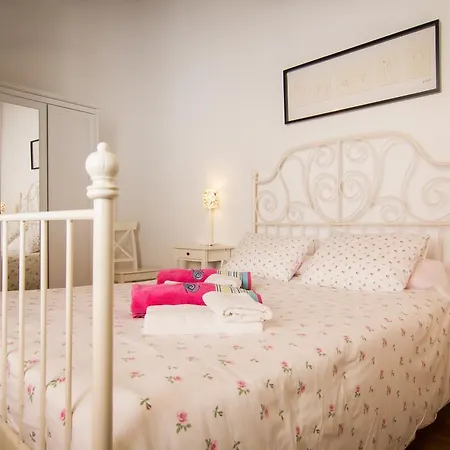 Villa In Center With Pool And Close Beach *