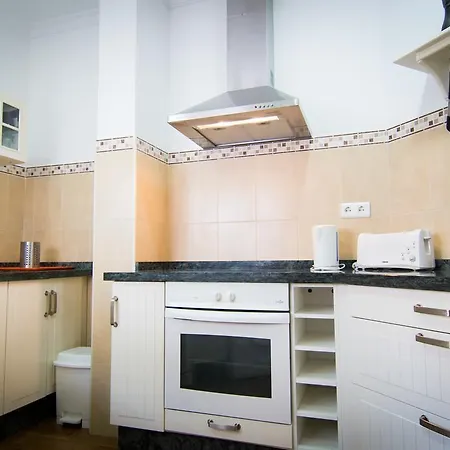 Villa In Center With Pool And Close Beach