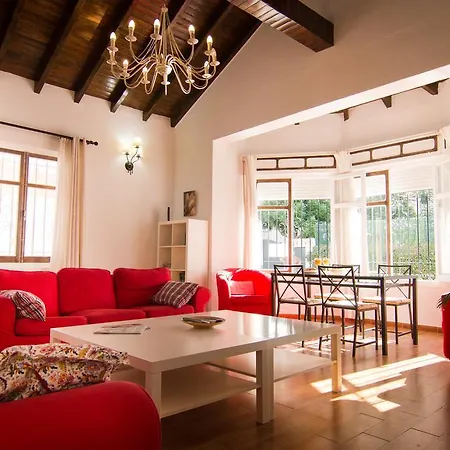 Villa In Center With Pool And Close Beach