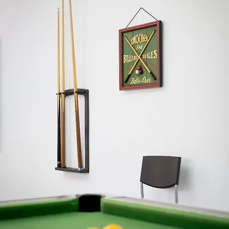 Villa In Center With Pool And Close Beach *