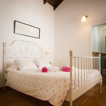 Villa In Center With Pool And Close Beach *