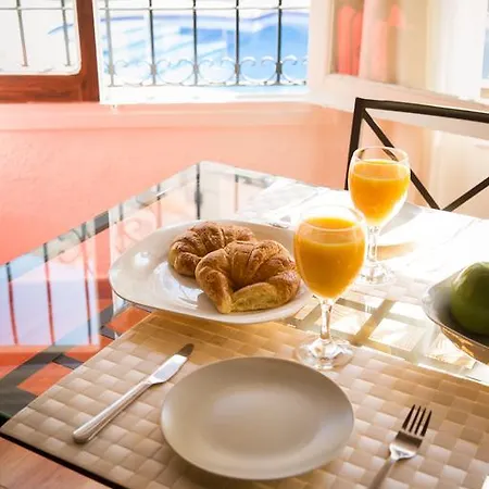 Villa In Center With Pool And Close Beach *