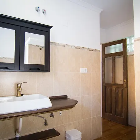 Villa In Center With Pool And Close Beach *